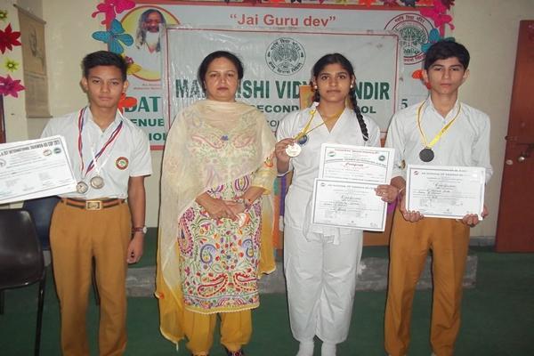 Master Mohneesh Thapa,Kashish Thapa and Niharika Verma won the medals in 3rd international District Championship 2015-16 and took prize by Mrs.Reeta Sharma (Principal MVM Jammu) 